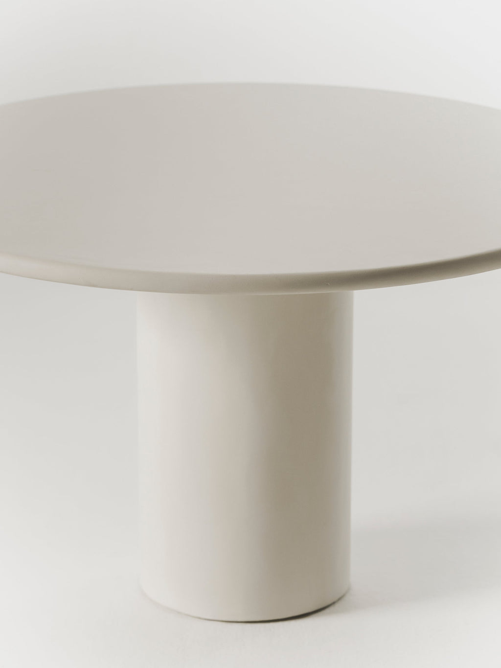 Gio dining table - TrynTrend