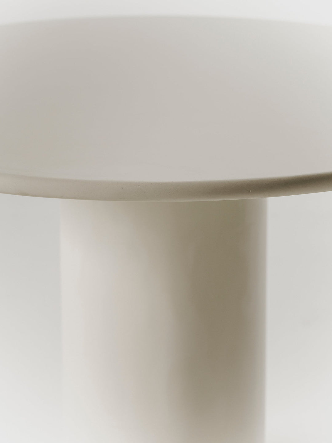Gio dining table - TrynTrend