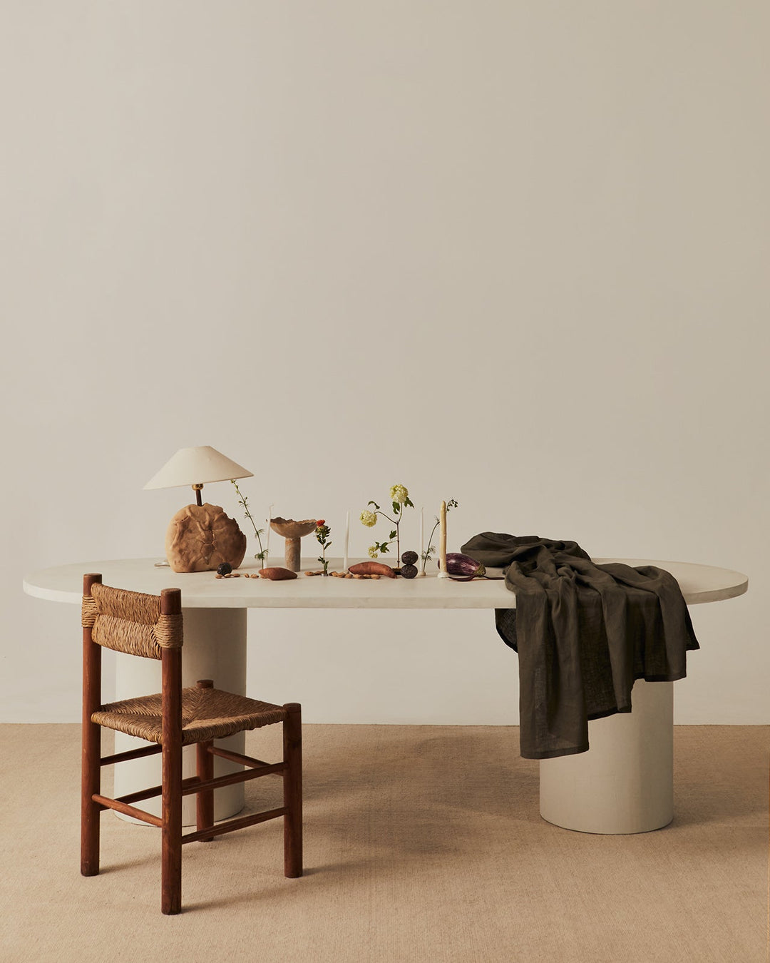 Reye_dining_table_off_white_1
