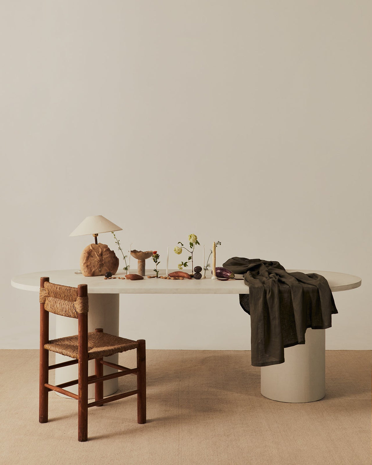 Reye_dining_table_off_white_1