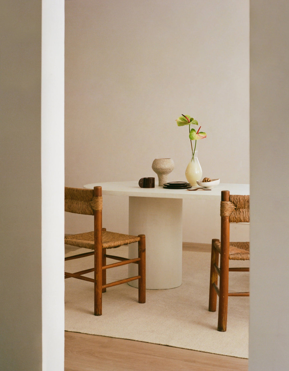 Reye_dining_table_off_white_3
