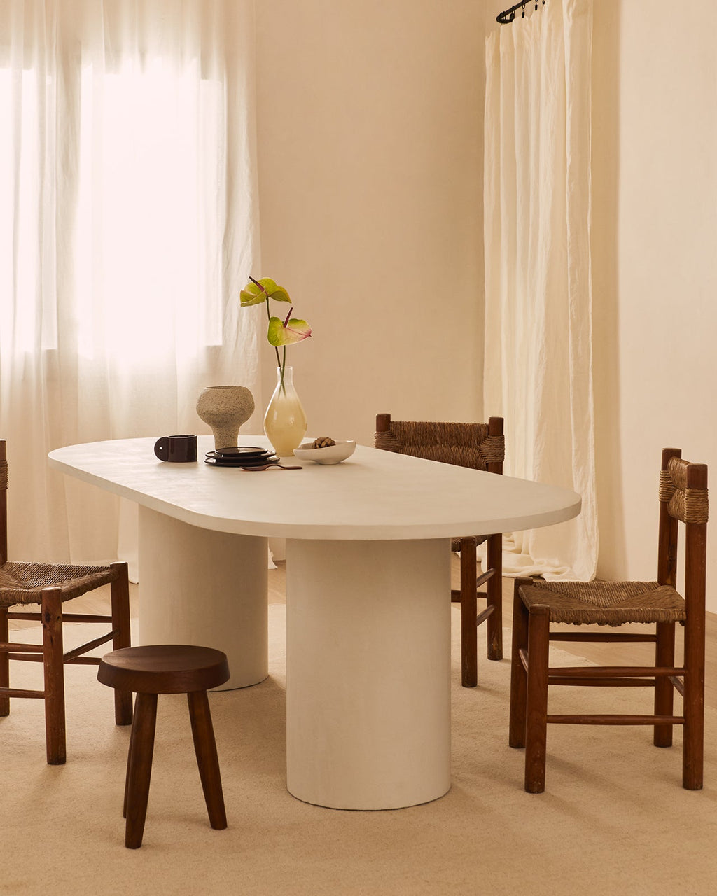 Reye_dining_table_off_white_5