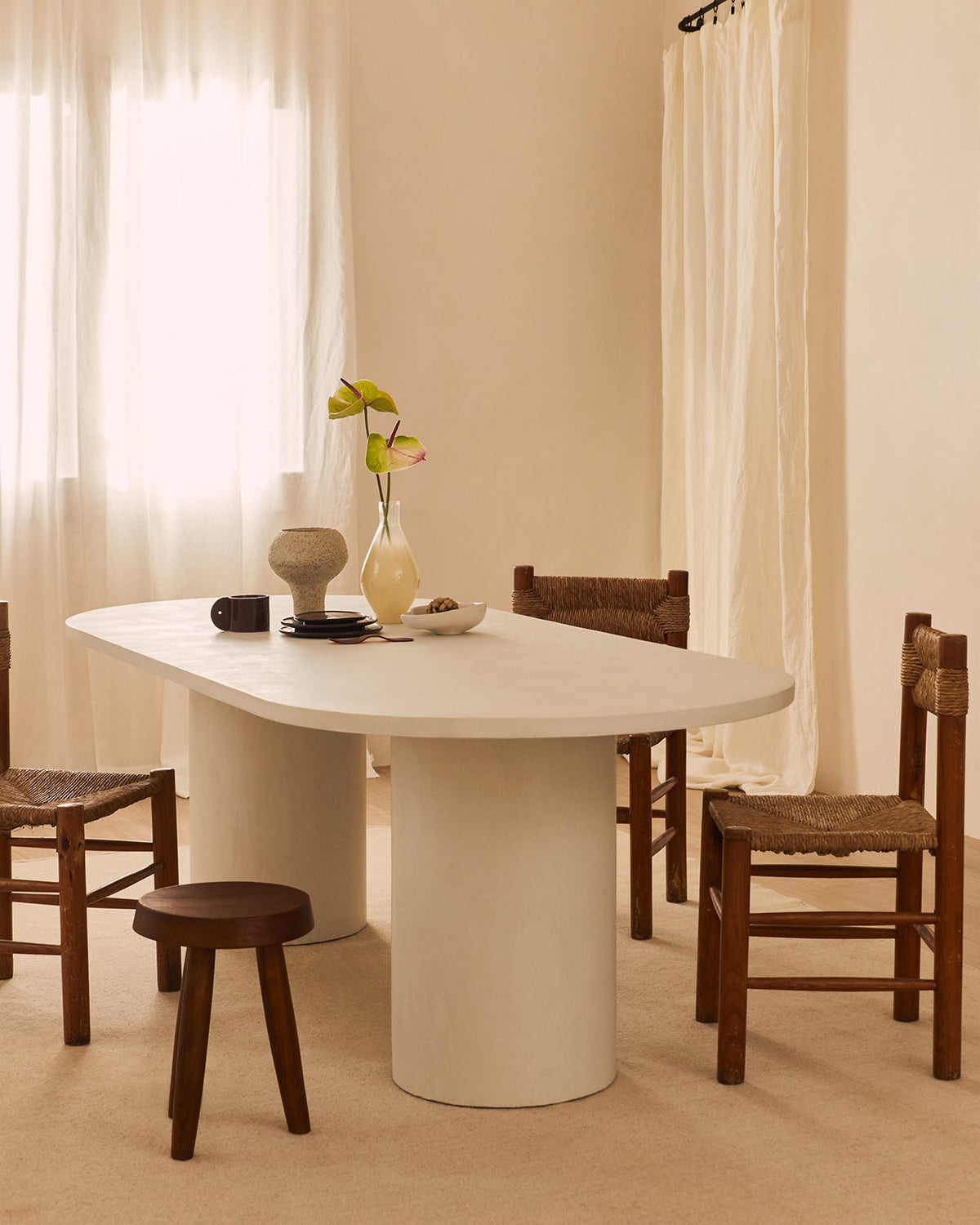 Reye_dining_table_off_white_5
