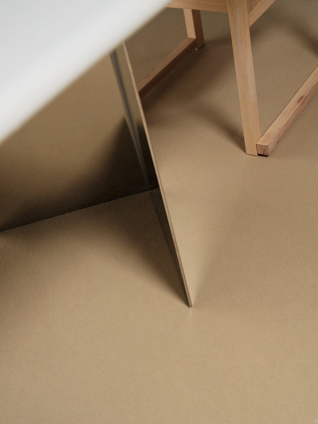 Adol dining table - TrynTrend