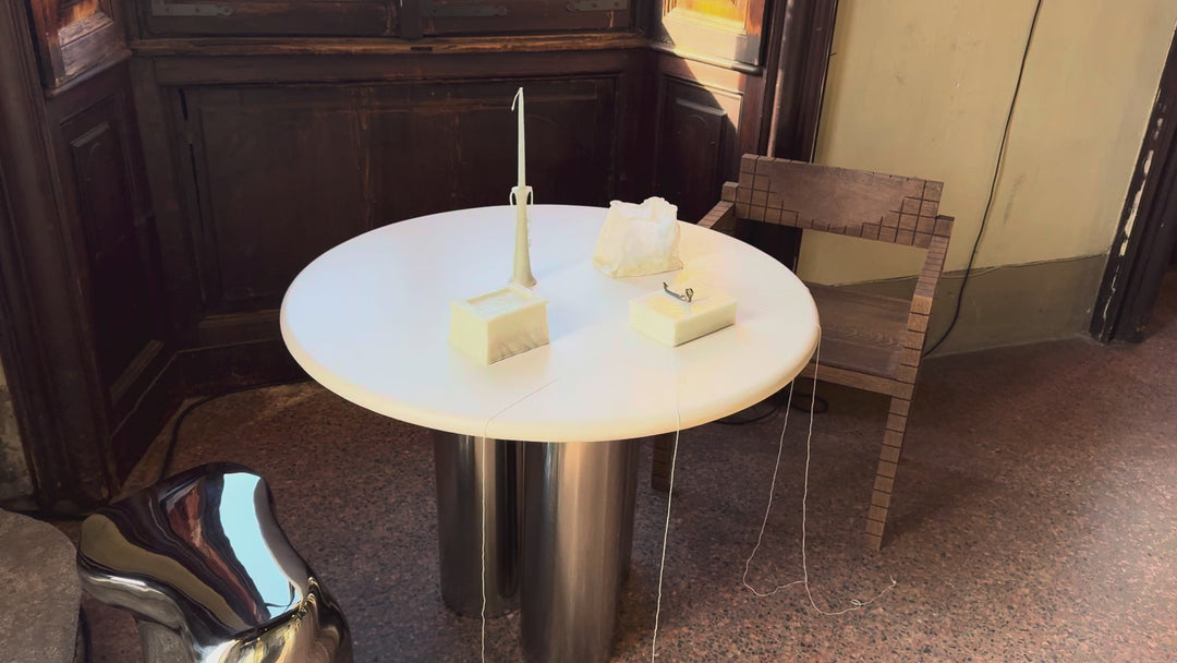 Vicca dining table