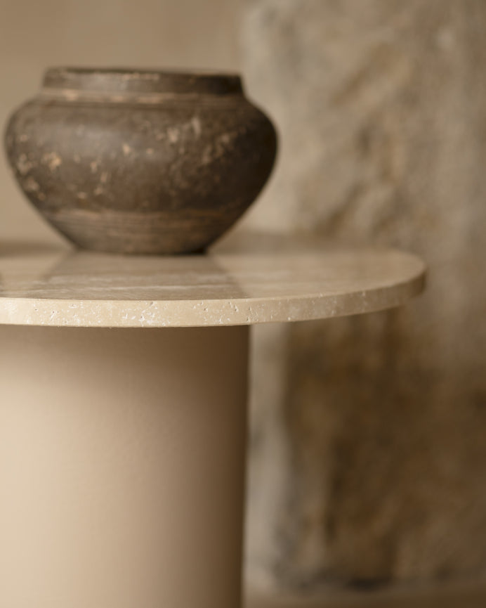 Lucia_Ash_Travertine_and_Beige_Microcement_06