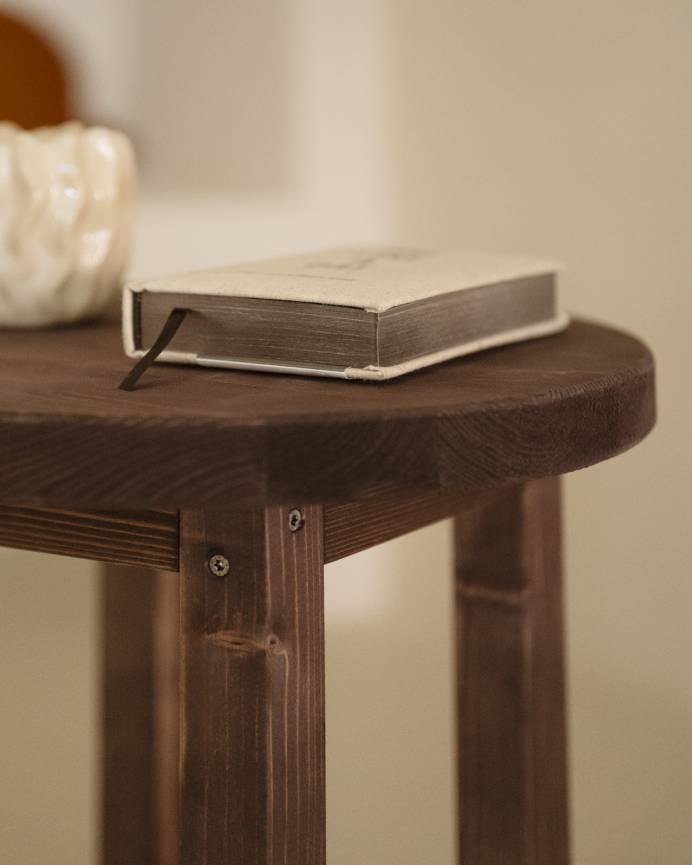 Olivia_Side_Walnut_Walnut_03