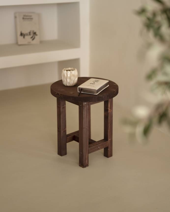 Olivia_Side_Walnut_Walnut_02