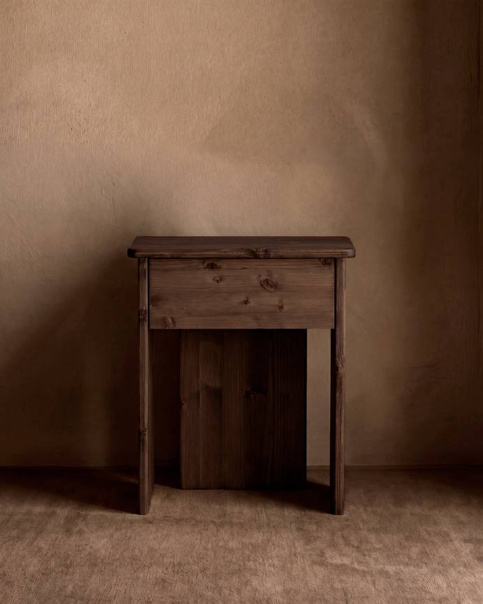 Sigrid_Walnut_42x27_Walnut_01