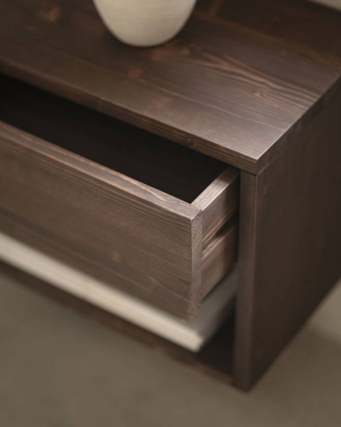 Vera_Walnut_Float_Walnut_06