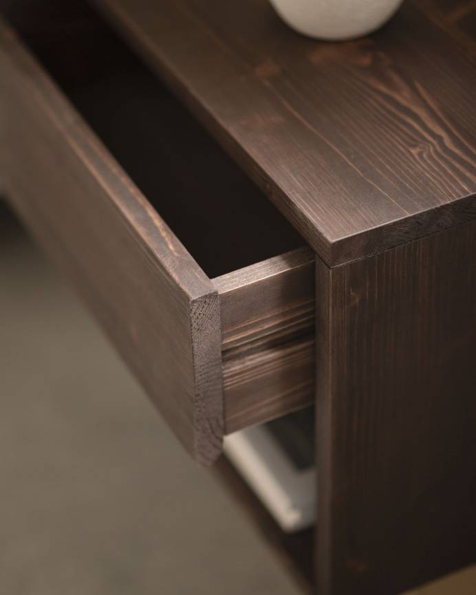 Vera_Walnut_Float_Walnut_03