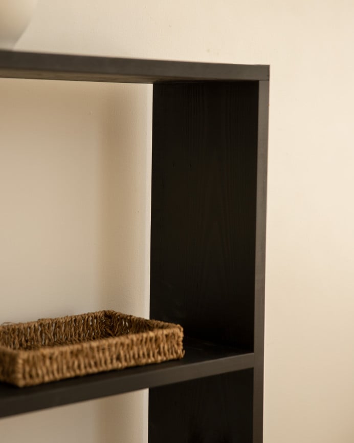 Saura_Black_3S_Black_03