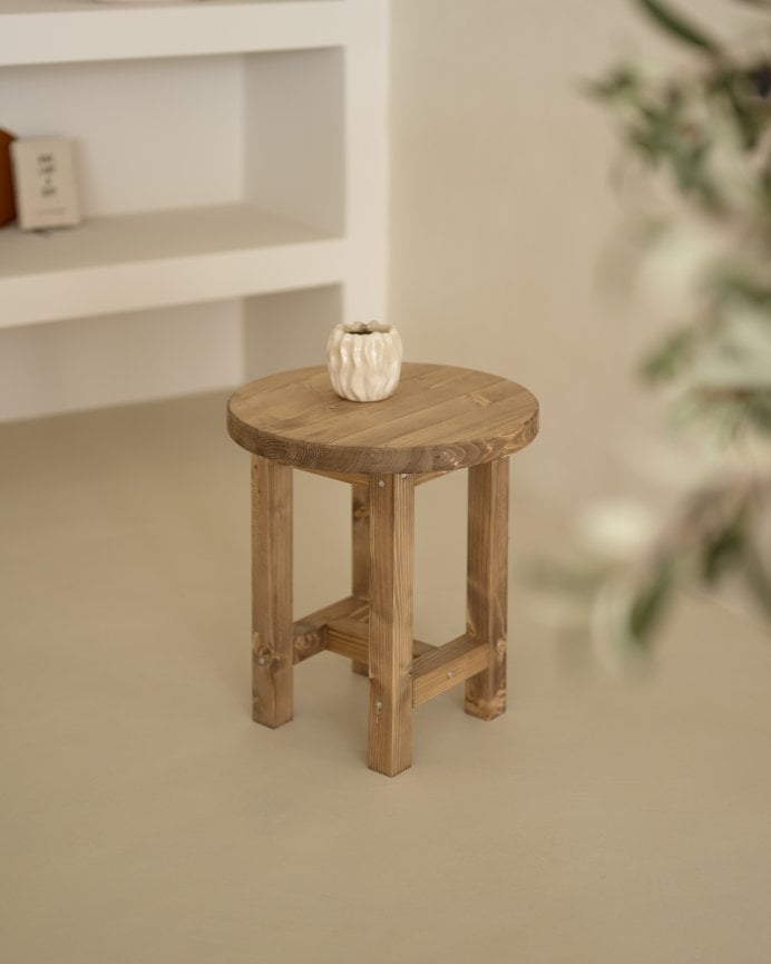 Olivia_Walnut_35x35_Dark_02