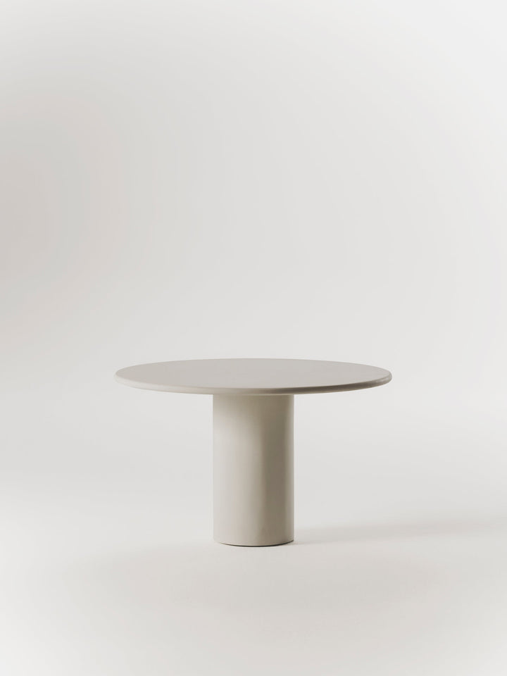 Gio dining table - TrynTrend